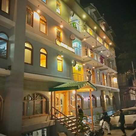 The Avenue Hotel , Manali A River Side Hotel Exteriör bild