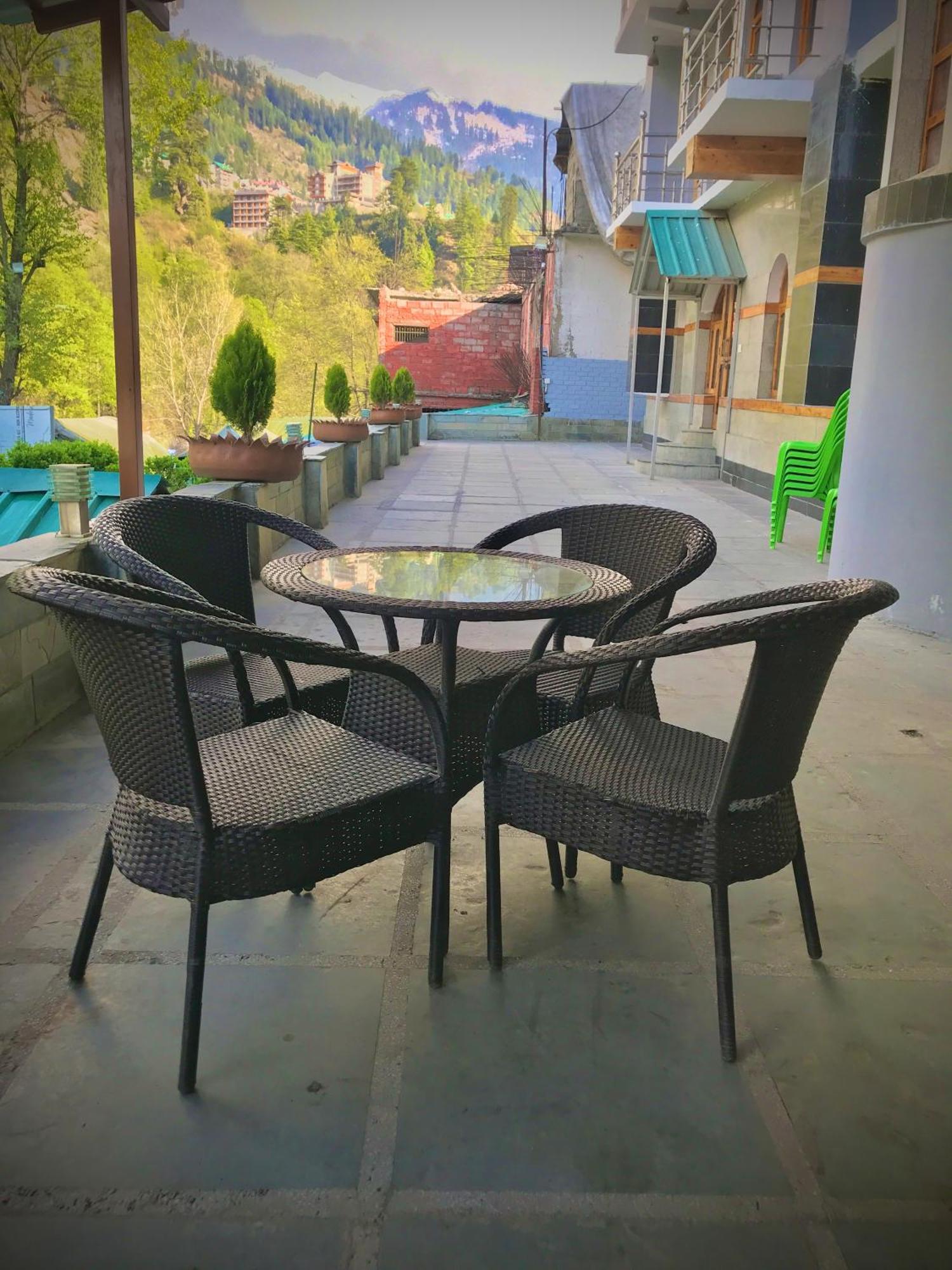 The Avenue Hotel , Manali A River Side Hotel Exteriör bild