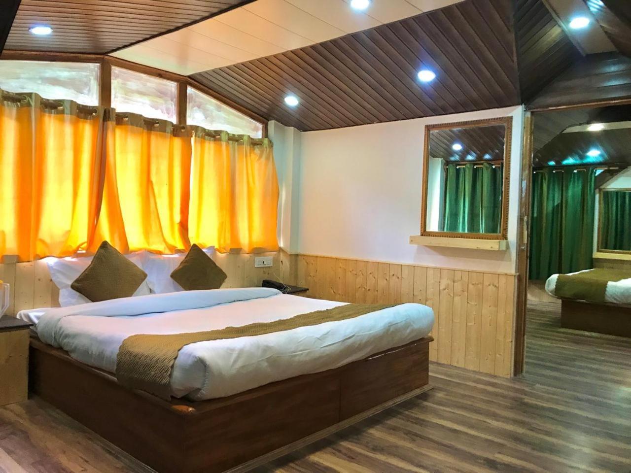 The Avenue Hotel , Manali A River Side Hotel Exteriör bild