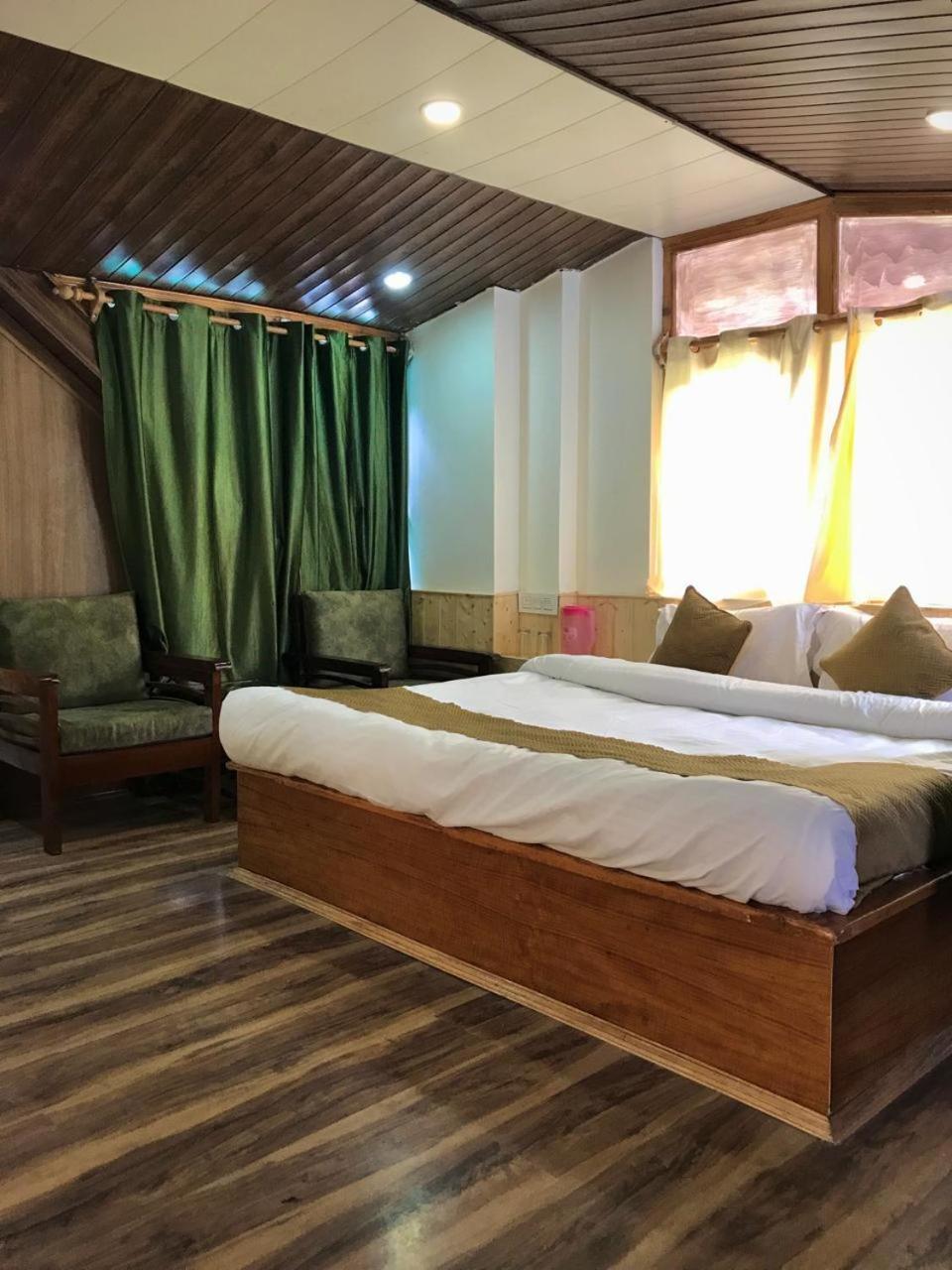 The Avenue Hotel , Manali A River Side Hotel Exteriör bild