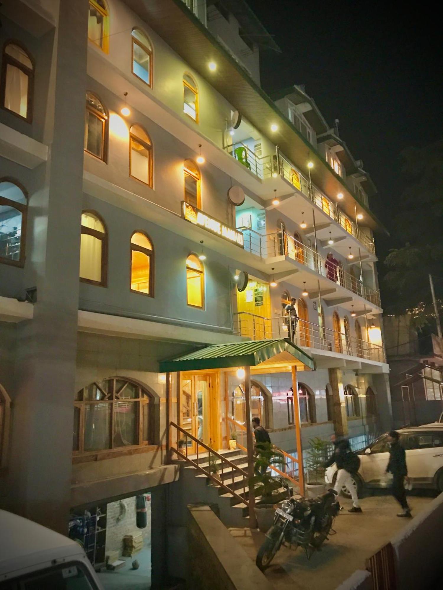 The Avenue Hotel , Manali A River Side Hotel Exteriör bild