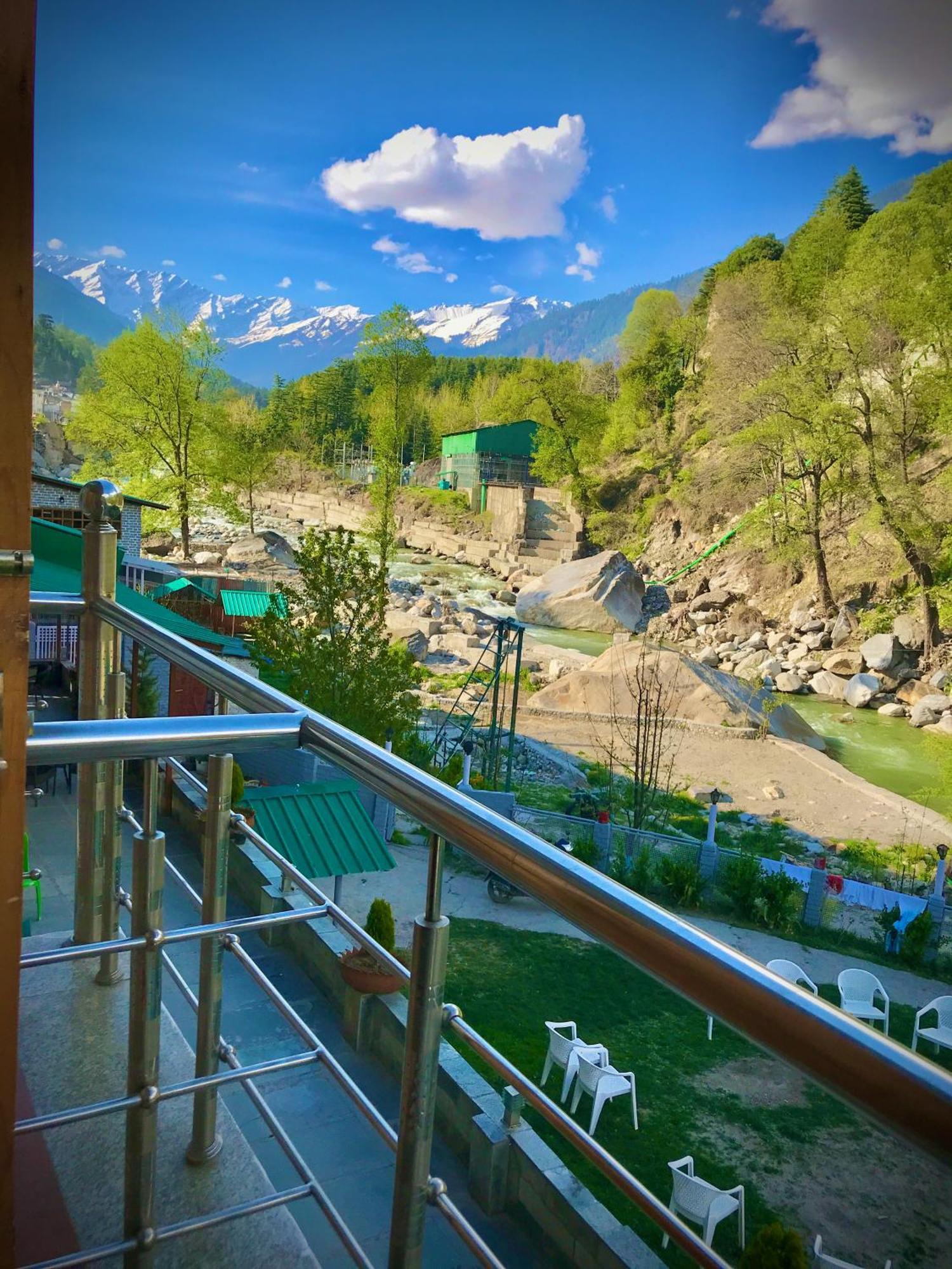 The Avenue Hotel , Manali A River Side Hotel Exteriör bild